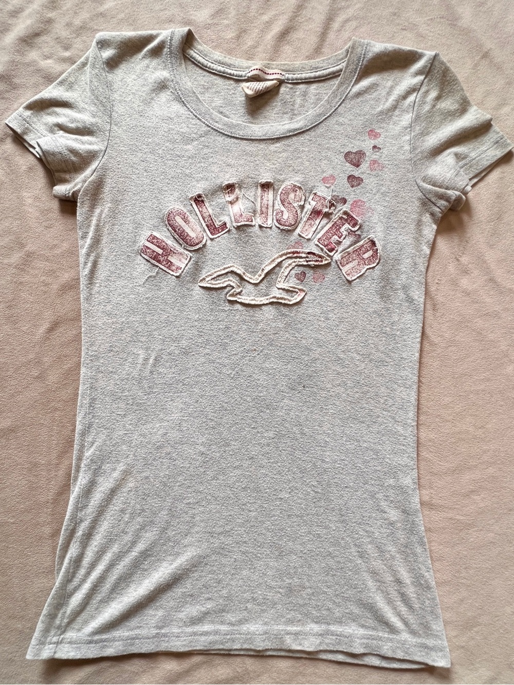 Hollister Women's Light Gray Logo Tee with Pink Accents